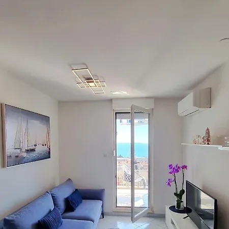 Aurora Apartment *